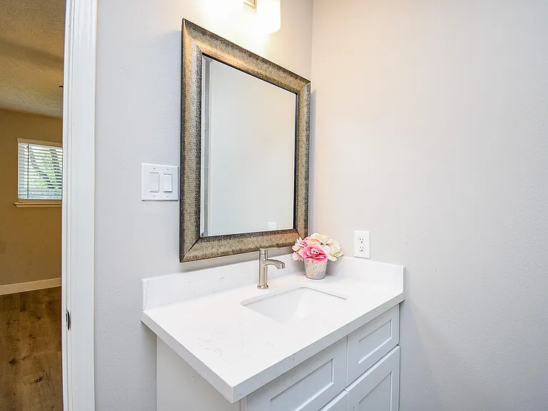2835 Colony Dr — Photo 23
