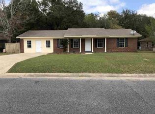 3182 Bent Oak Dr, Pensacola, FL 32526