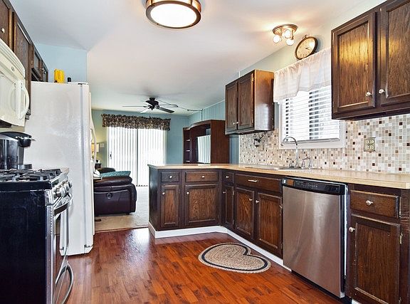 4th image of 1078 Shannock Ln