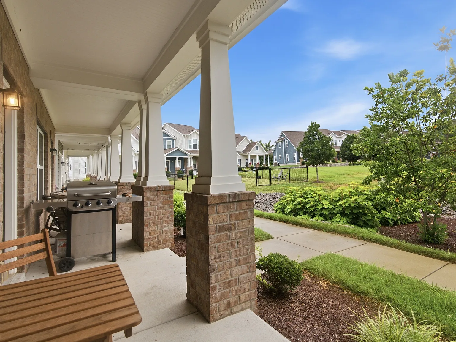2 bed, 2.5 bath, 1122 sqft, $2,100 — Photo 4