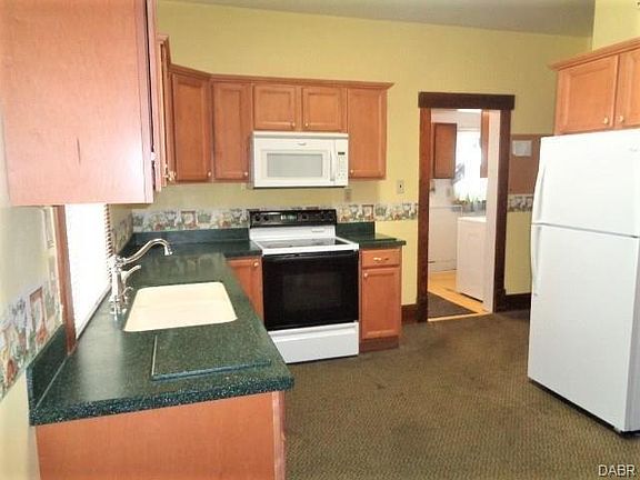 4th image of 233 Windsor Ave