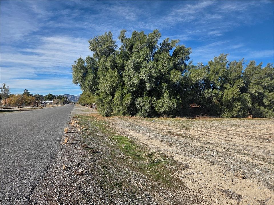 2nd image of 680 W Janet Ln