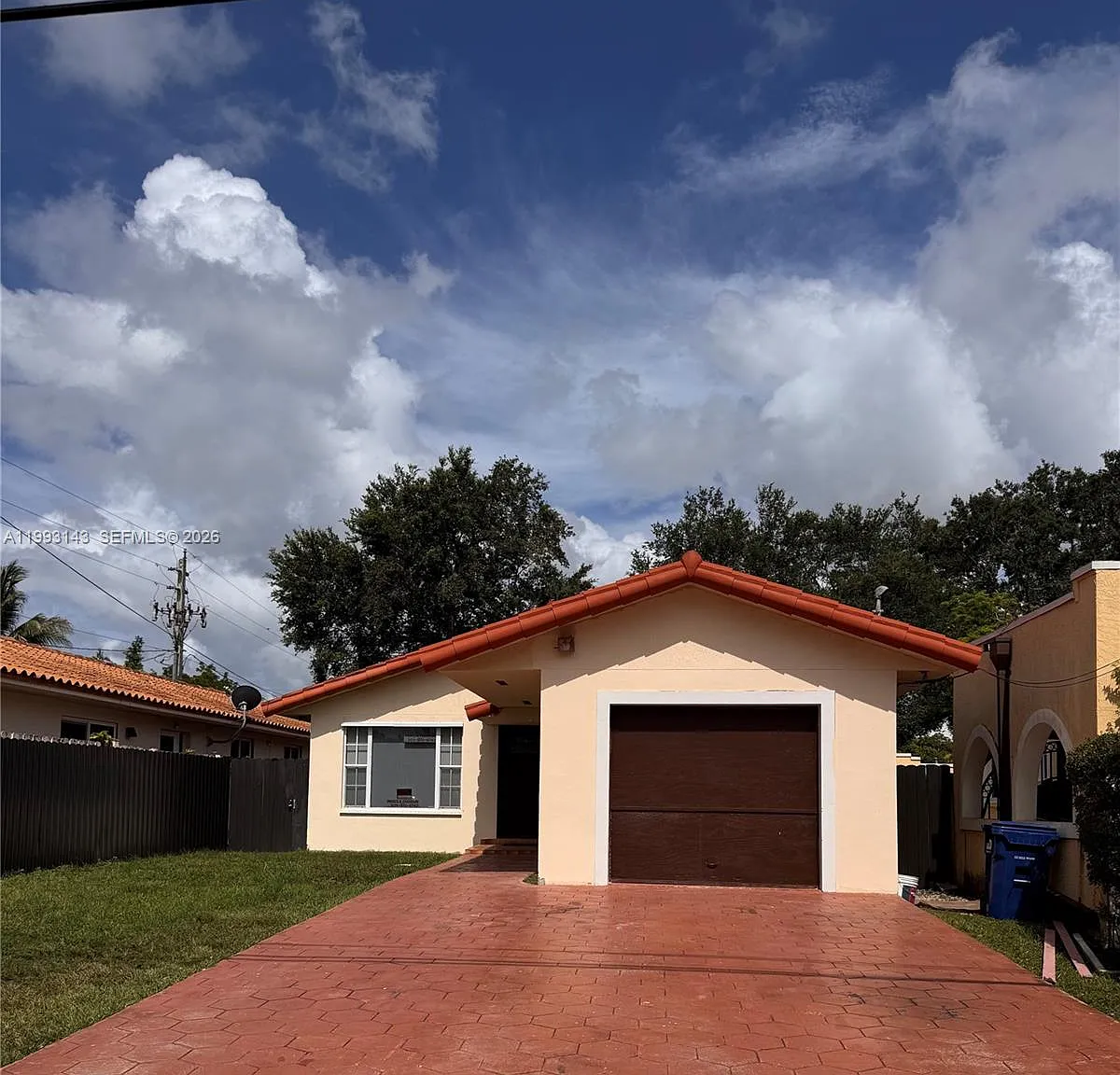 3 bed, 2.0 bath, 1737 sqft, $4,300 — Photo 1