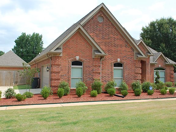 2nd image of 1004 Brown Dr