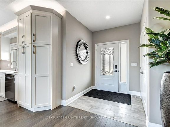 5th image of 9 Bancroft Ridge Dr