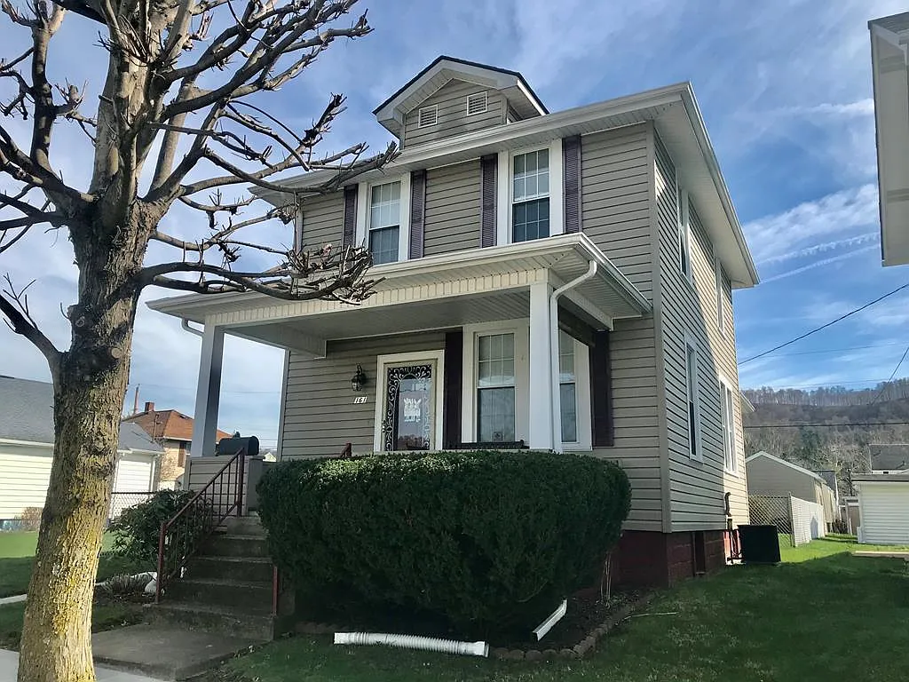 161 Paxton Ave photo 1