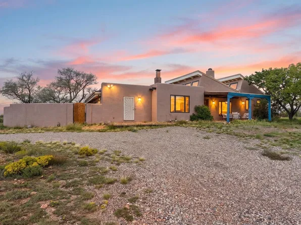 79 Cerro del Alamo, Santa Fe, NM 87507-4250