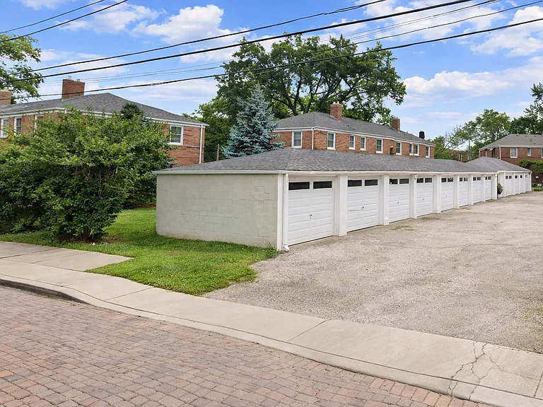 25 E Henderson Rd #B — Photo 5