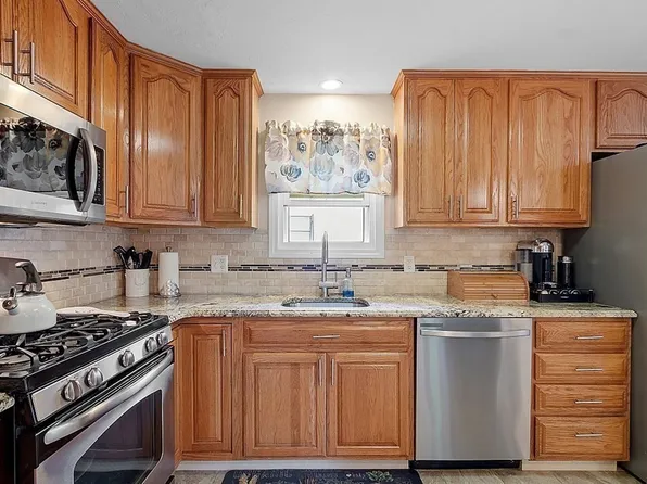 296 Saint Nicholas Ave, Worcester, MA 01606