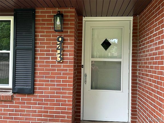 4th image of 943 Shady Ln