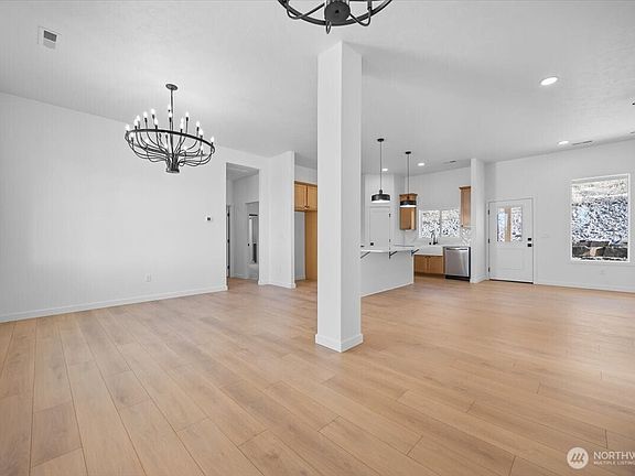4th image of 433 SE Stacy Dr