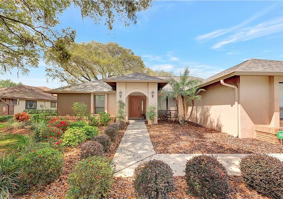 1st image of 15910 Amberly Dr