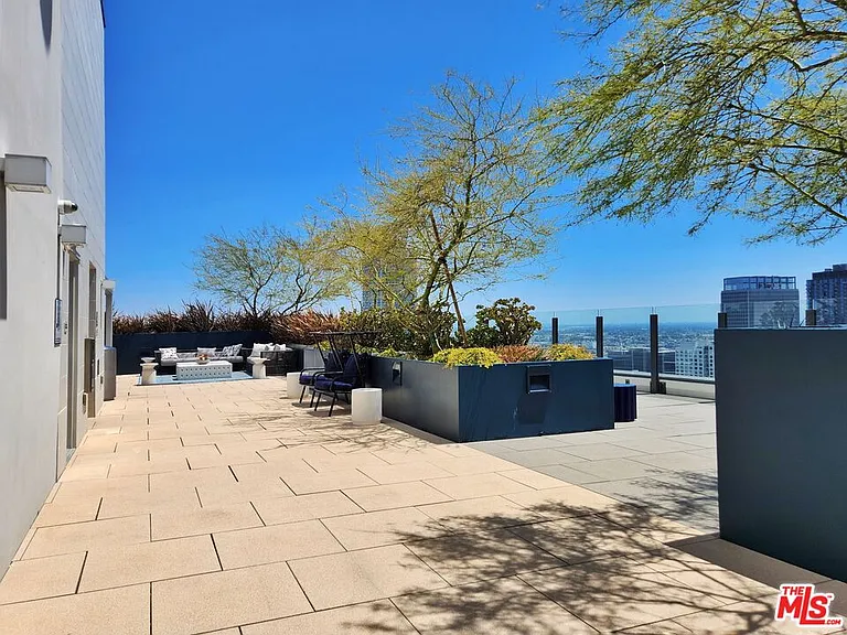 901 S Flower St #709 — Photo 42