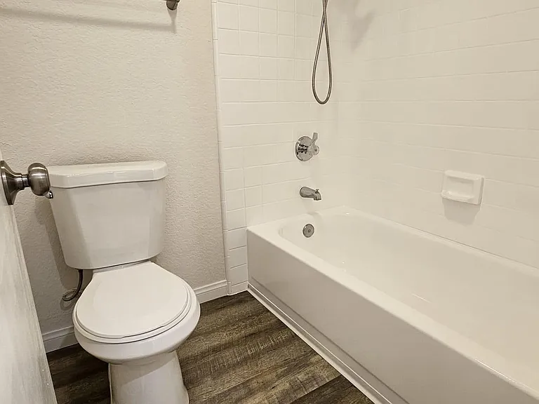 26032 Dundee Dr — Photo 24