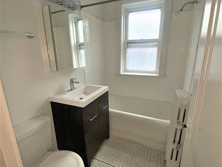 4439 1/2 N Wolcott Ave #1W — Photo 5