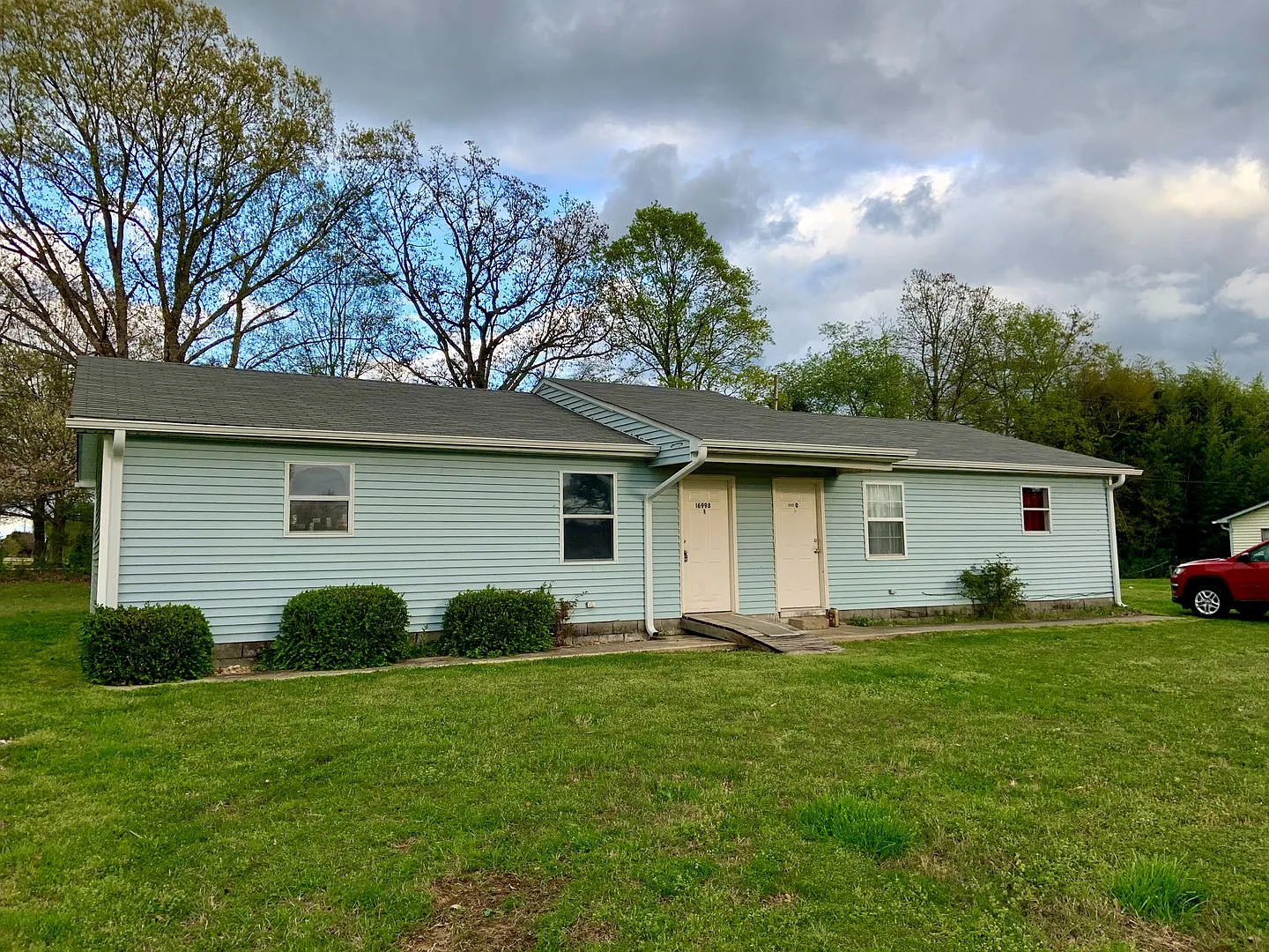 2 Bedroom Duplex with Yard — Photo 1