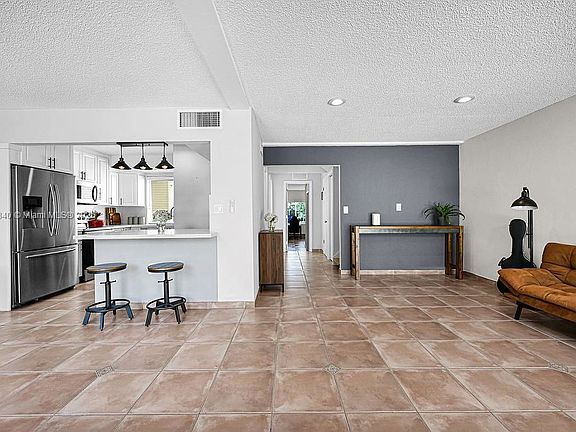 5th image of 9133 Fontainebleau Blvd