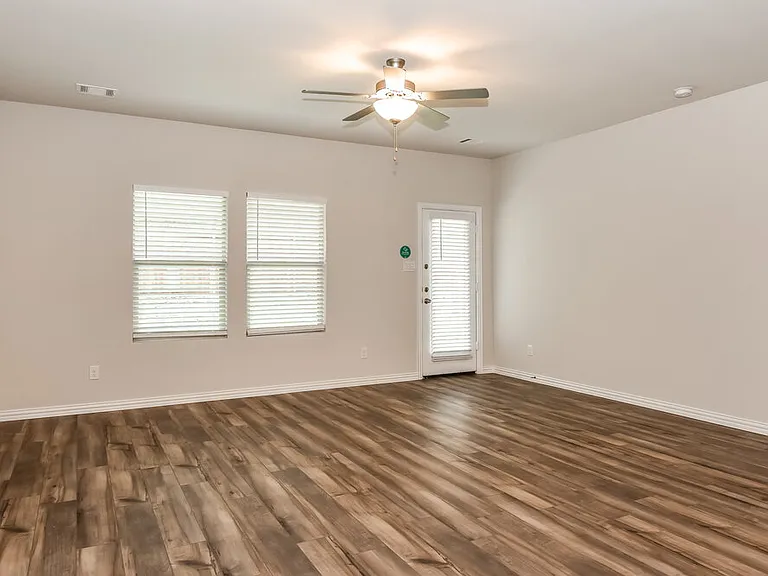 1411 Rolling Fox Dr — Photo 4