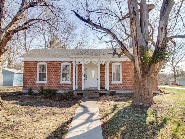 425 S West St, Carlinville, IL 62626