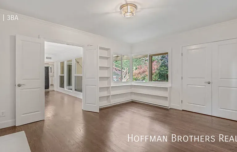 1222 Daniels Dr — Photo 2