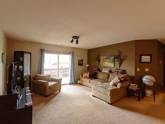 3rd image of 45713 Prairiegrass Ct