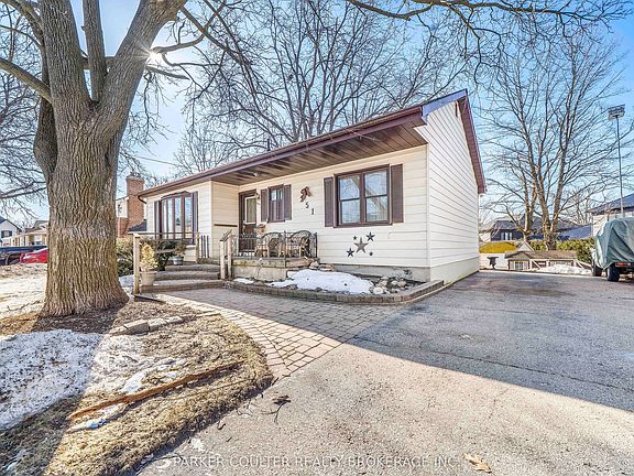 4th image of 251 Codrington St