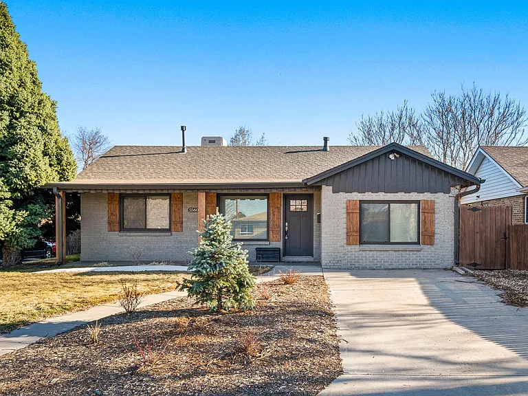 5560 E Thrill Pl — Photo 3