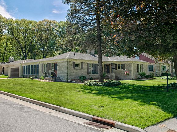 2nd image of 717 Oakwood Ave