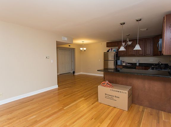 2nd image of 10S771 Clarendon Hills Rd APT 205