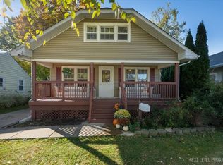 1012 Prairie St, Aurora, IL 60506