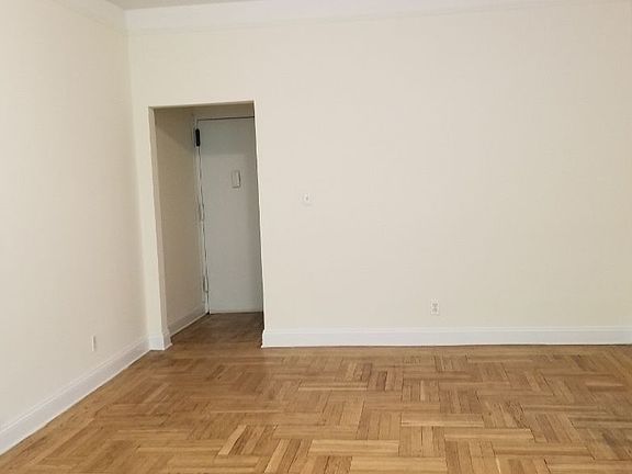 4th image of 245 W 75th St APT 4B