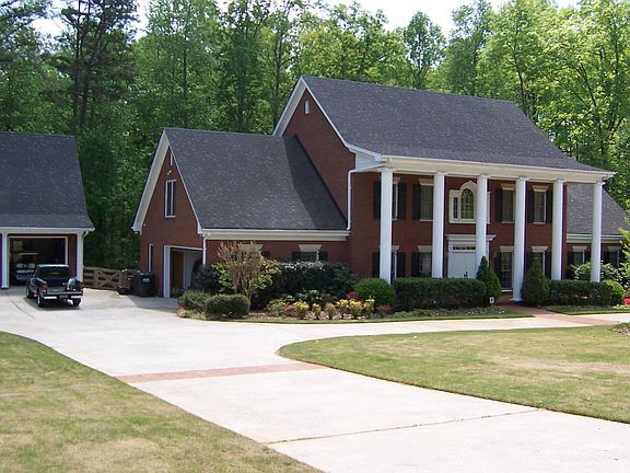 View showing detached garage and apt.