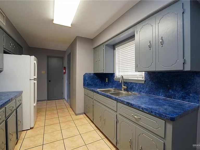204 E Gomez Dr — Photo 11