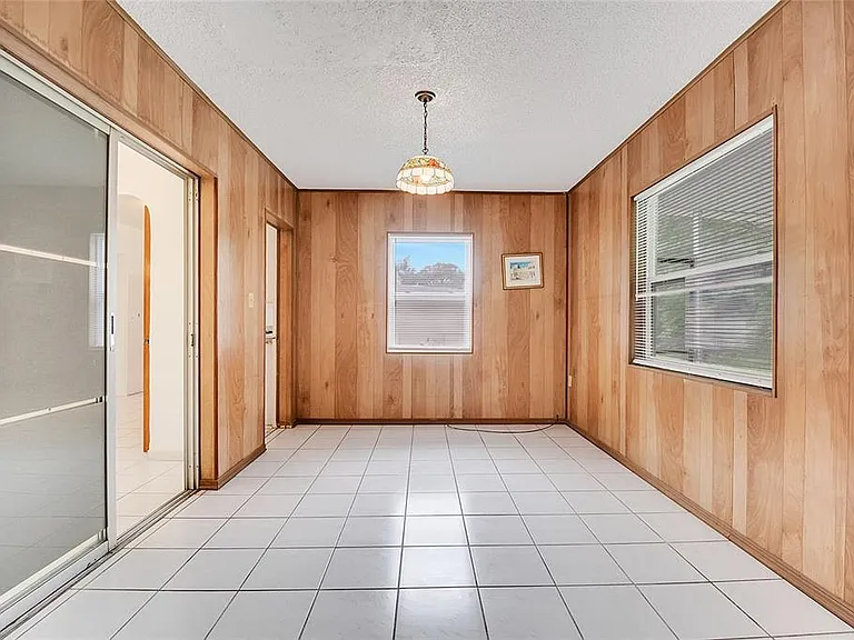 1040 San Luis Dr — Photo 15