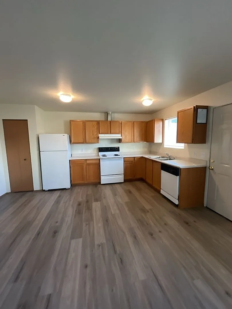 Salish Square Apartments — Photo 2