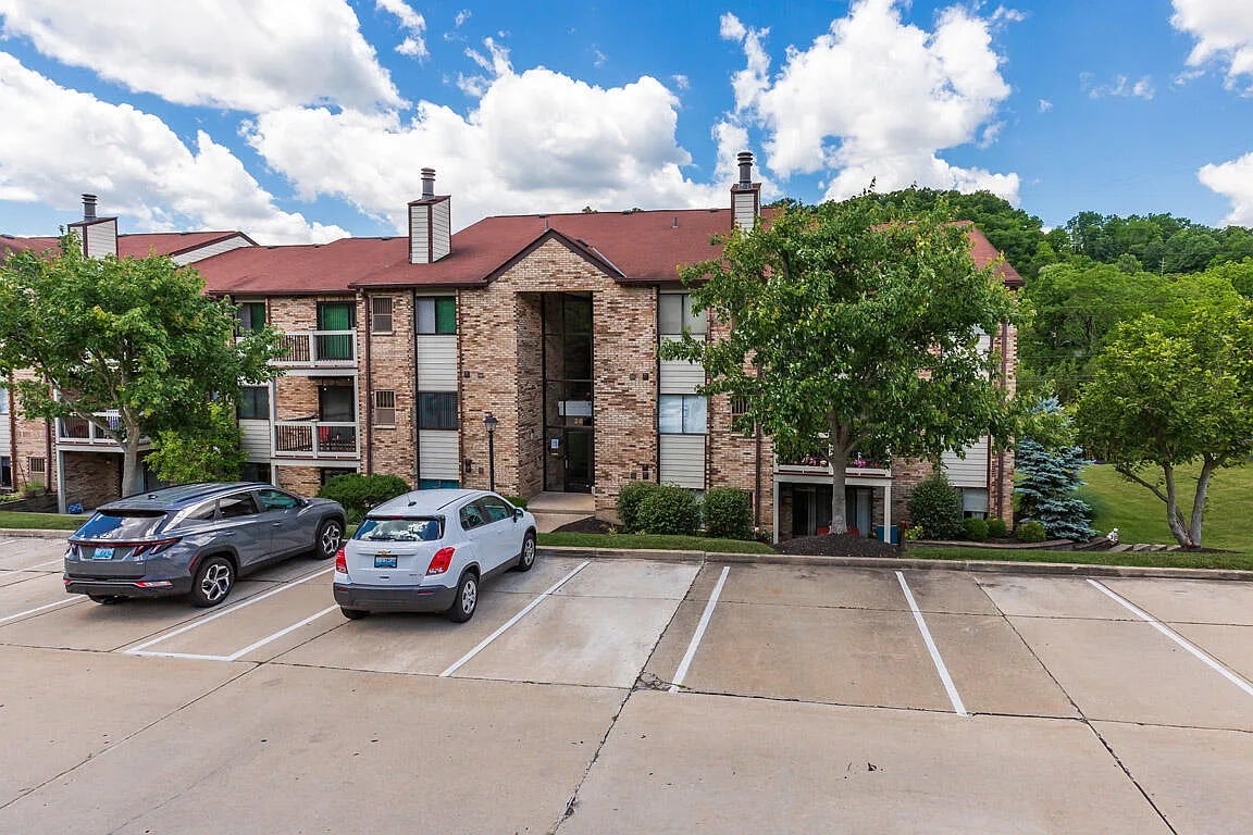 26 Woodland Hills Dr Suite 5 photo 1
