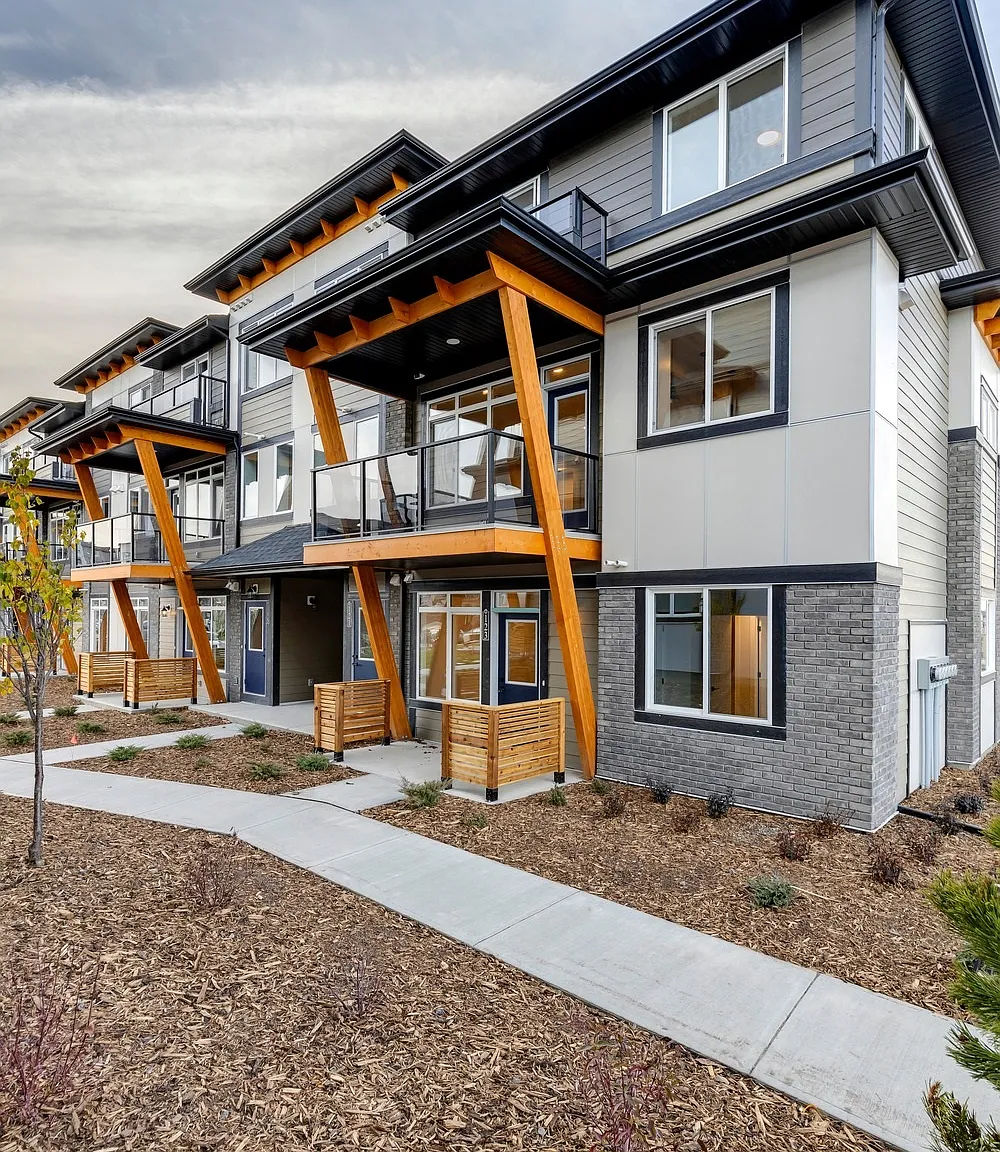 3 bed, 2.5 bath, 1317 sqft, $2,270 — Photo 3