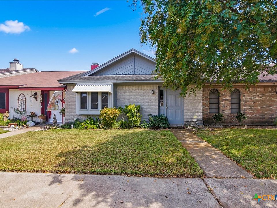 1st image of 208 Versailles St