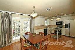 Open Dining to Kitchen