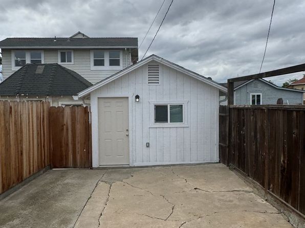 156 1/2 5th St, Gustine, CA 95322