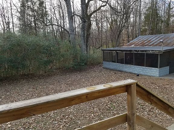 Screened in porch and bar area