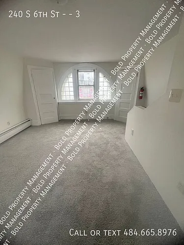240 S 6th St #3 Photo 1