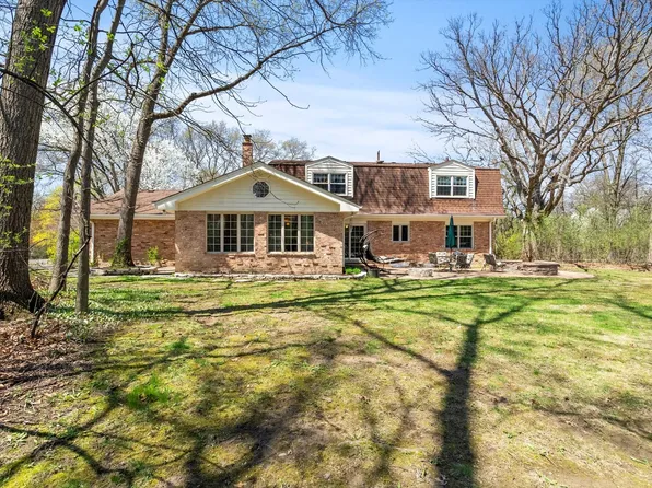 125 Grove Ln, Barrington, IL 60010