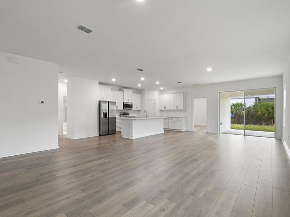 4th image of 340 Cavern Ave SE