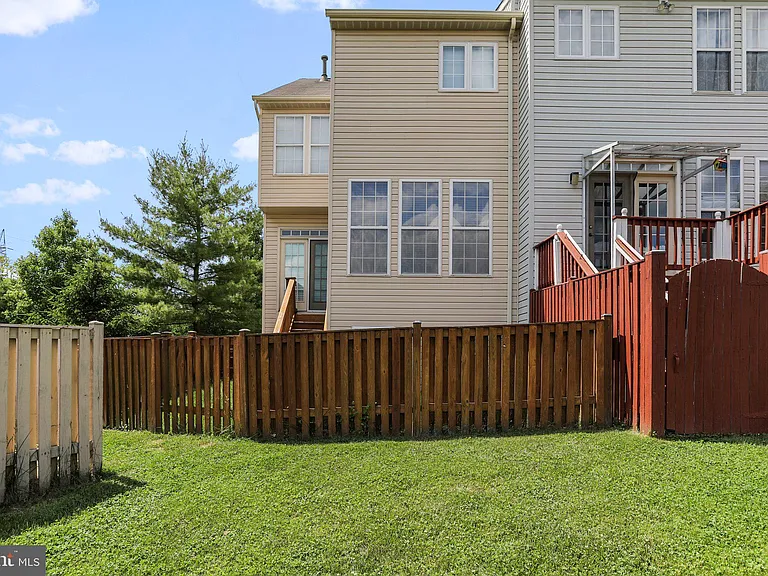 8818 Papillon Dr — Photo 41
