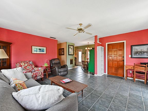 5th image of 114 SE Serenata Court