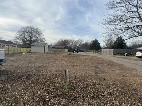 504 W End St #A, Springdale, AR 72762