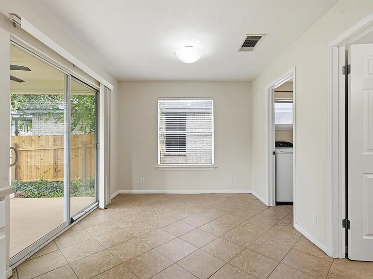 1806 Carriage Hills Trl — Photo 12