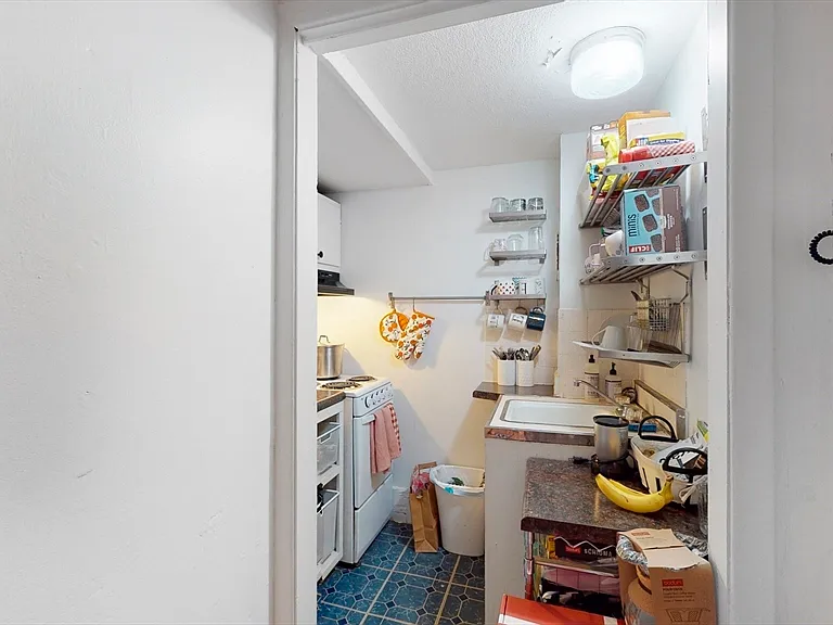 397 Beacon St #4R — Photo 3