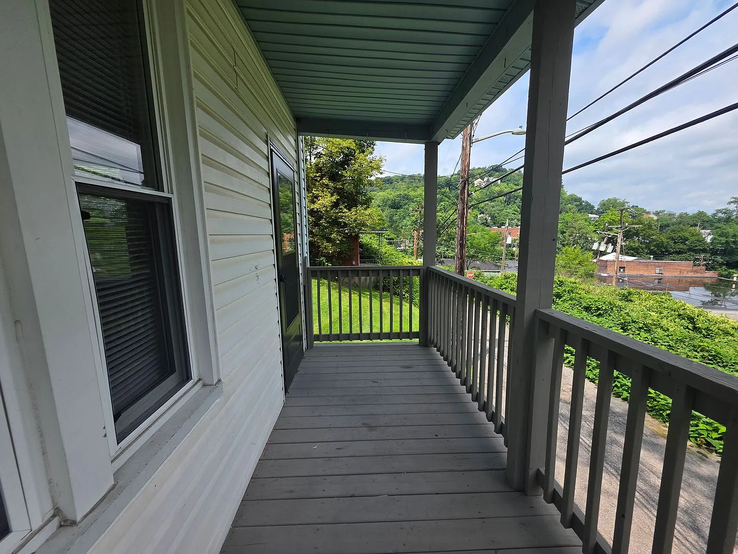 Beautiful and Spacious 3 Bedroom Home In West End — Photo 4